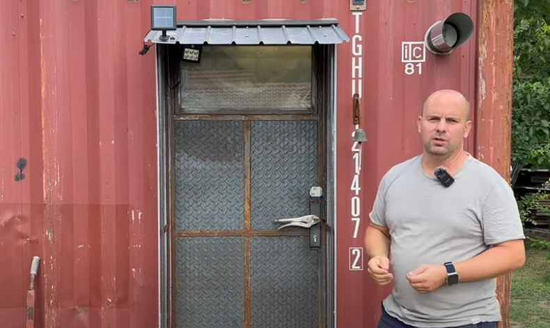 Vonkajšie vchodové dvere (nielen) do lodného kontajnera z protišmykového plechu + videonávod