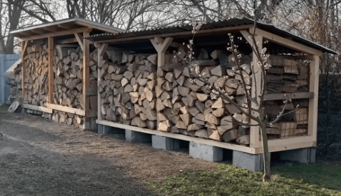 Výber správnej krytiny na drevník: Ochrana a štýl v jednom