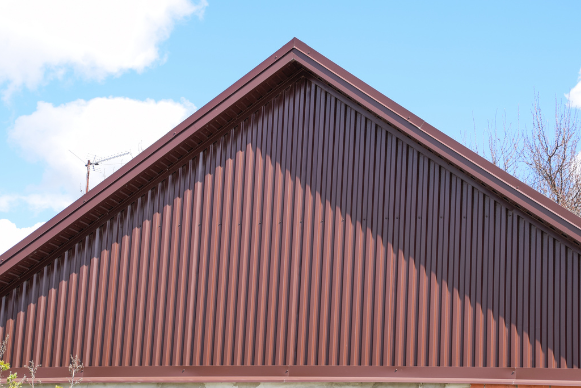 Ako vytvoriť kvalitné opláštenie strechy trapézovým plechom + video s tipmi