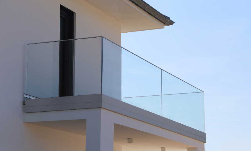 Sklenené zábradlie na terasu: Čistý výhľad bez kompromisov